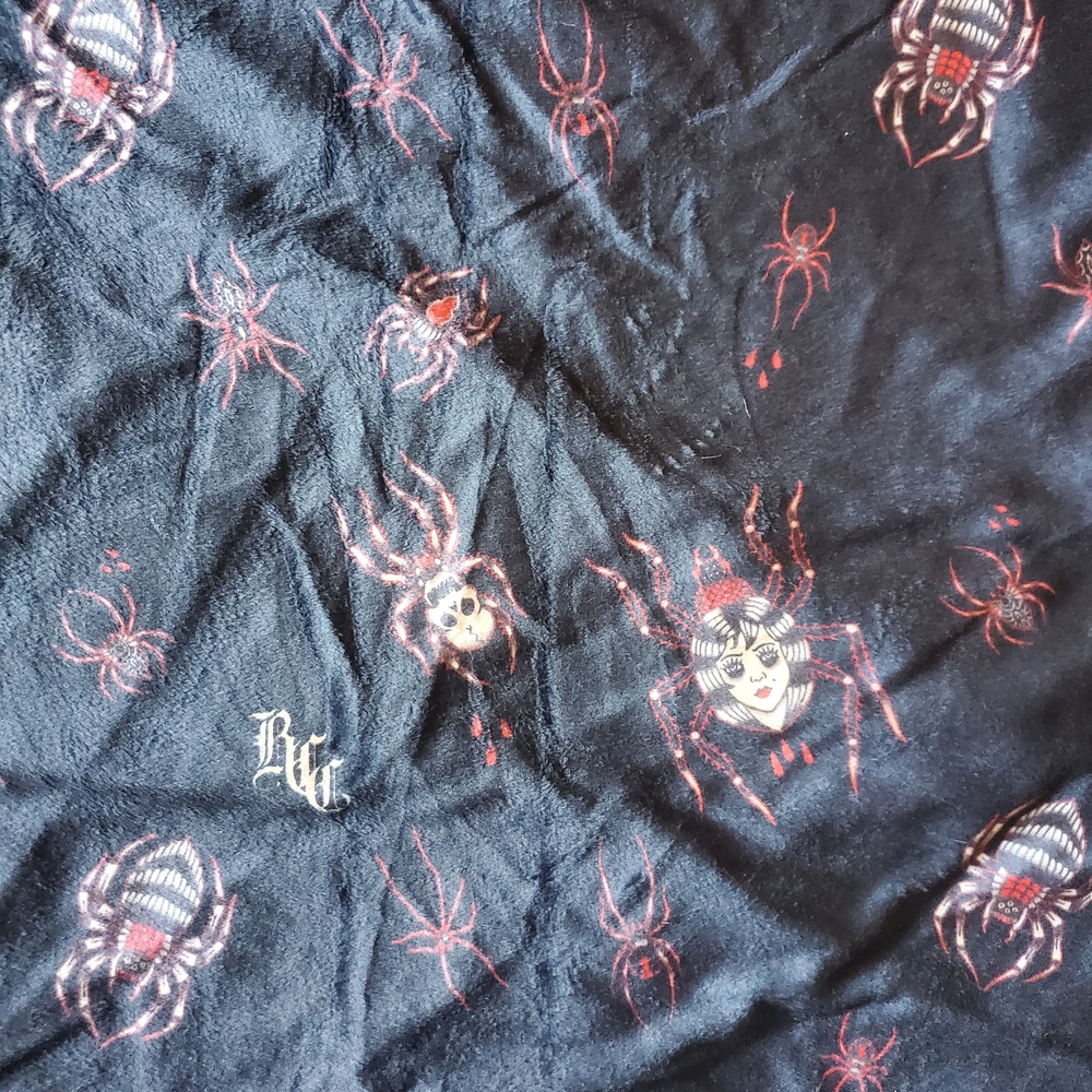 BLACKCRAFT LADYCRAFT SPIDER SHERPA BLANKET